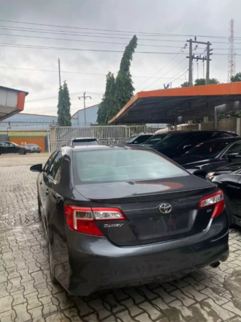 Toyota Camry   - 2012