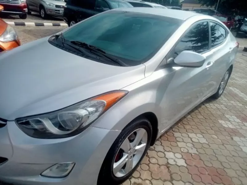 Hyundai Elantra - 2013