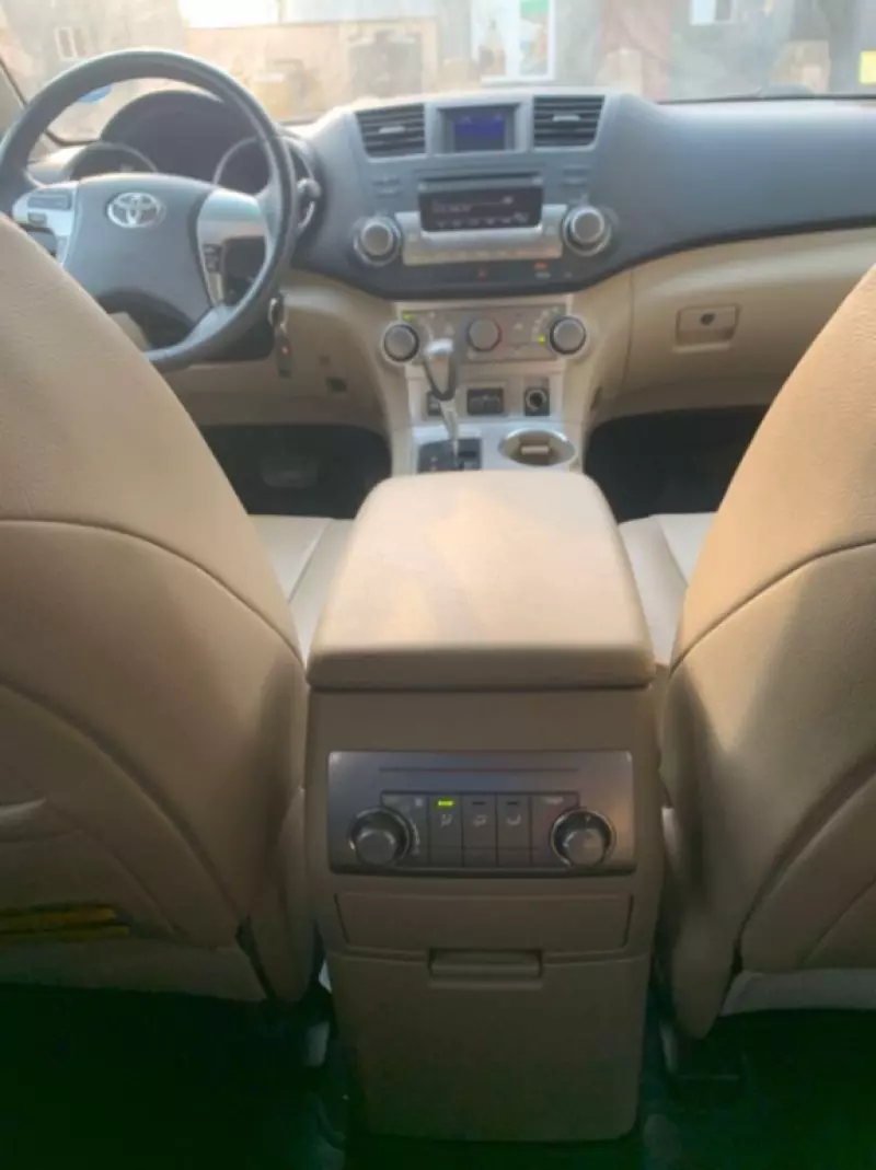 Toyota Highlander   - 2011