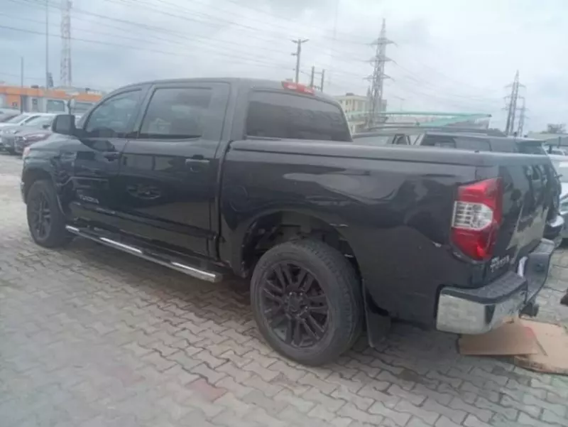 TOYOTA Tundra - 2013
