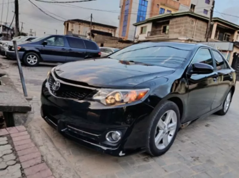 Toyota Camry   - 2012