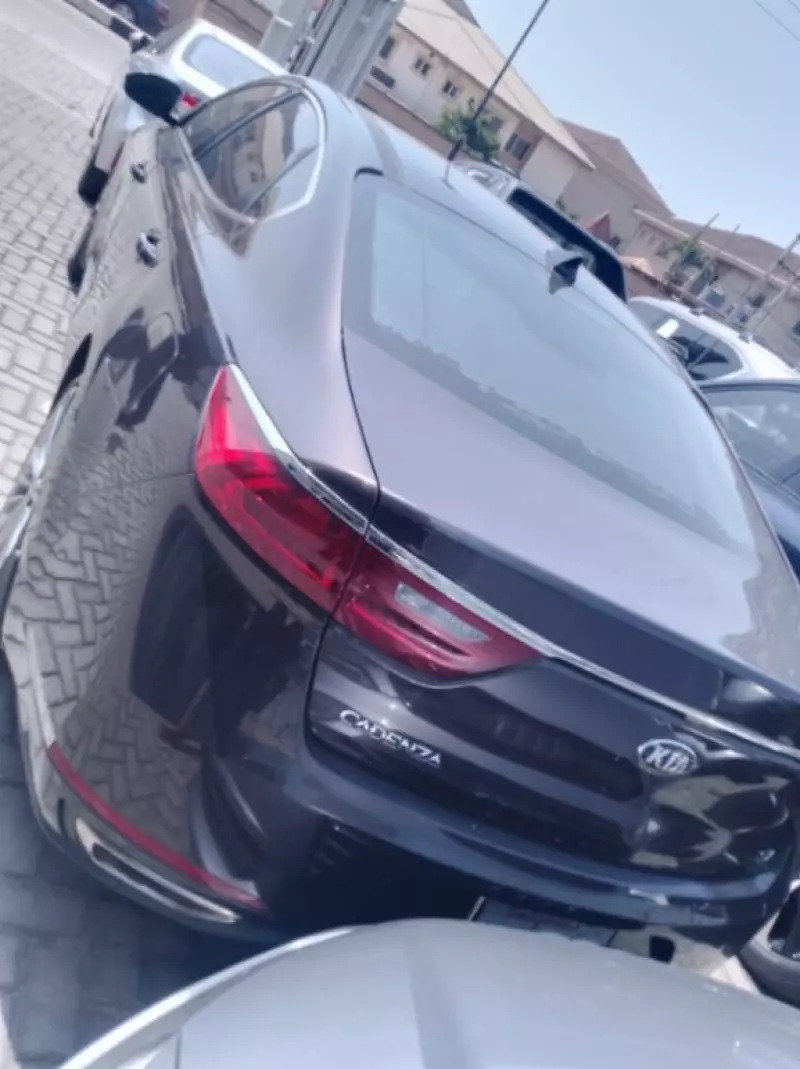 KIA Cadenza   - 2017