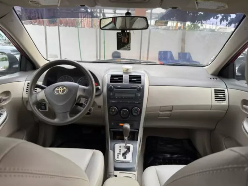 Toyota Corolla   - 2010