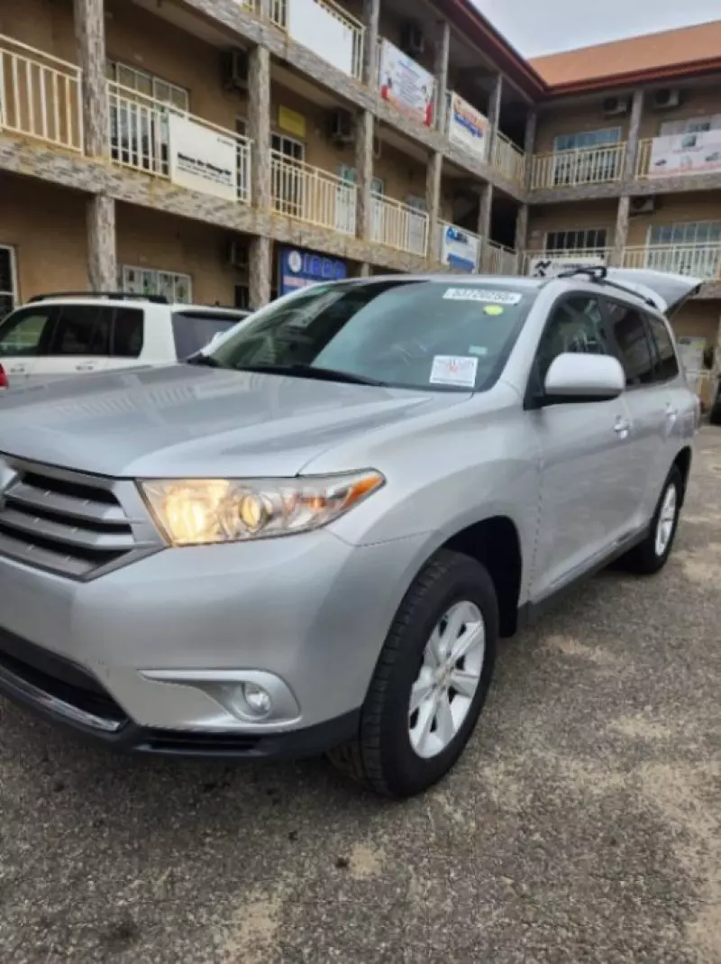Toyota Highlander   - 2012