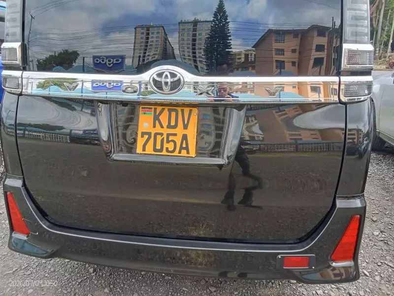 TOYOTA Voxy    - 2018