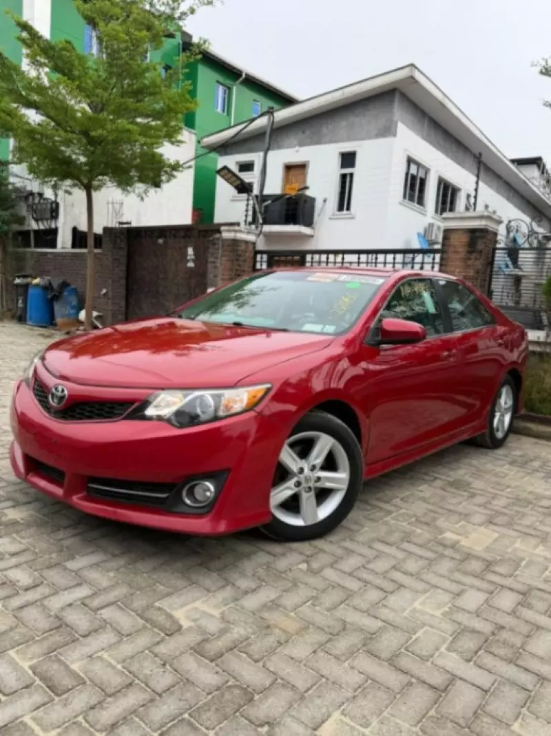 Toyota Camry   - 2012