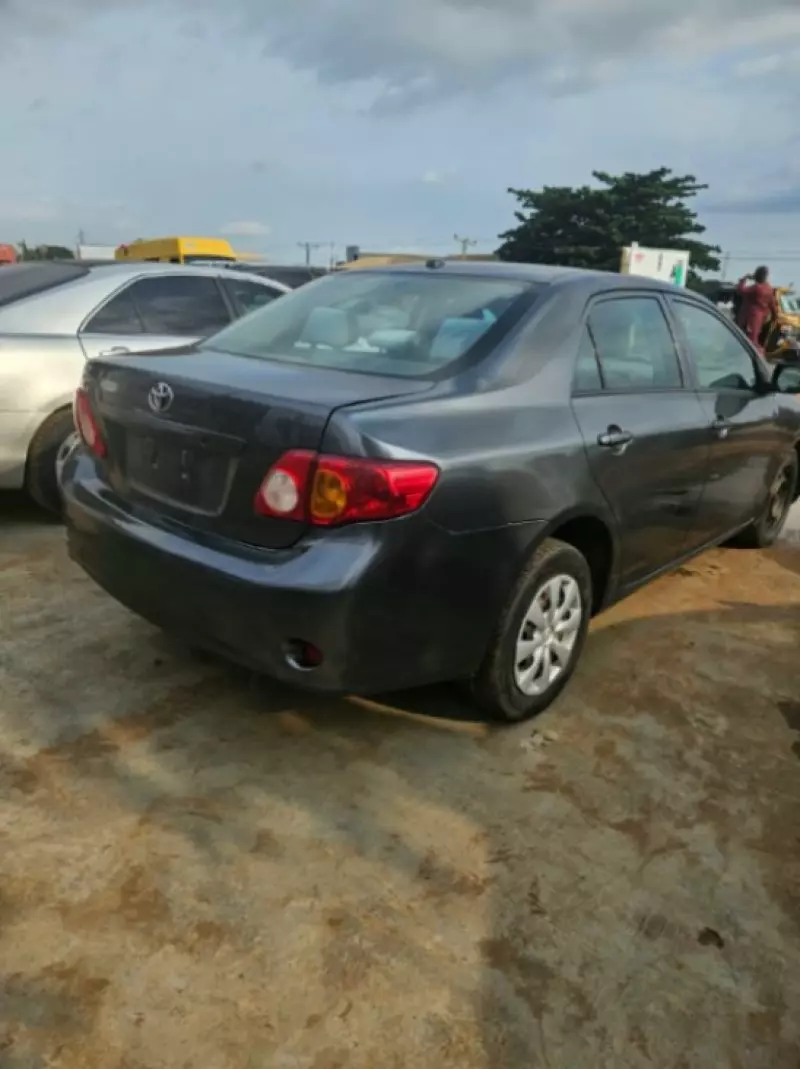 TOYOTA Corolla   - 2010