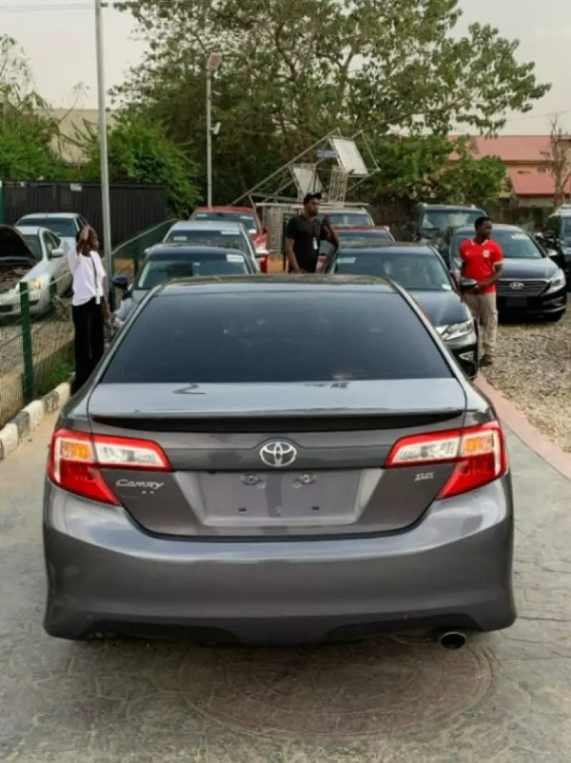 Toyota Camry   - 2014