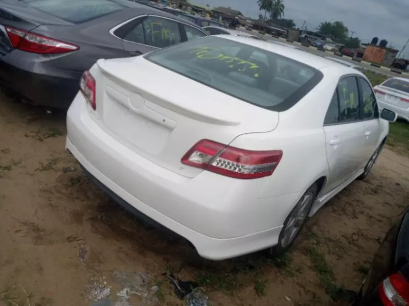 Toyota Camry   - 2011
