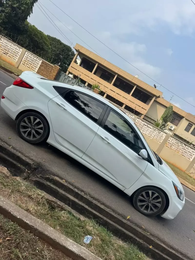 Hyundai Accent   - 2016