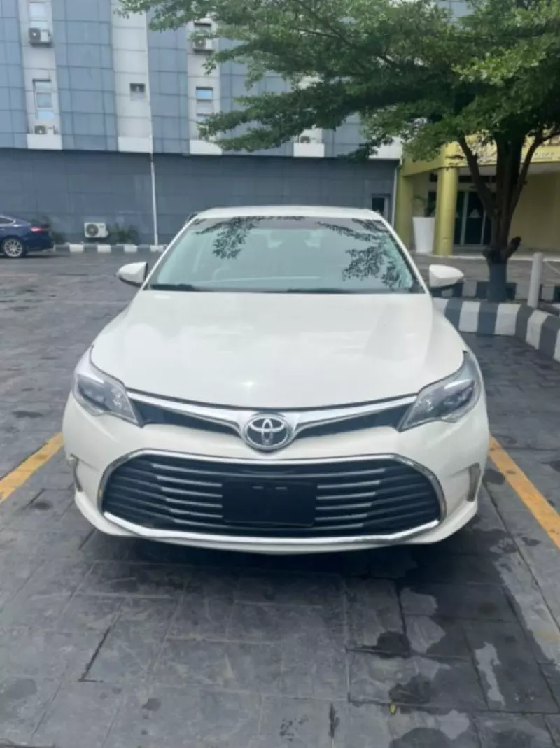 Toyota Avalon   - 2016