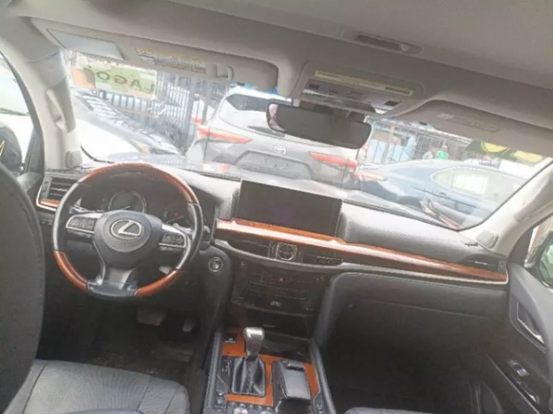Lexus LX 570   - 2019