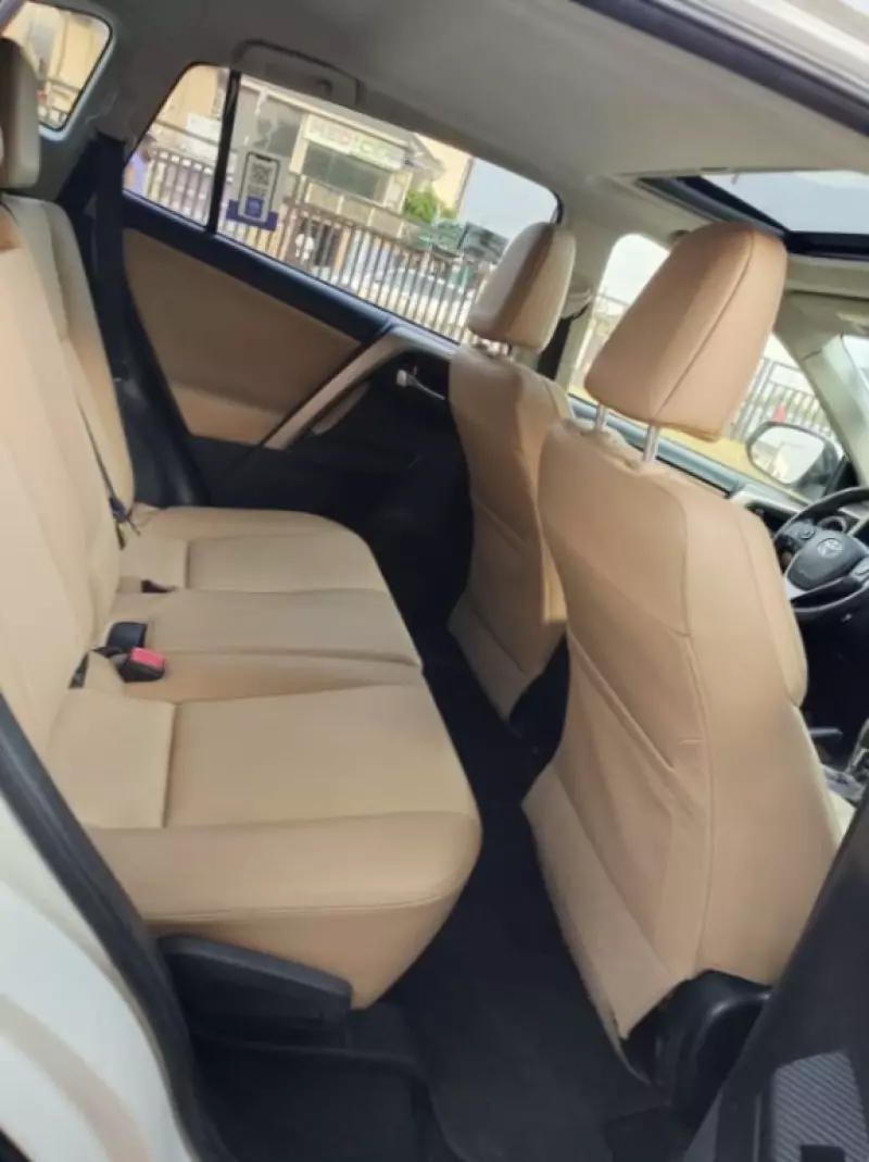 Toyota RAV 4   - 2015