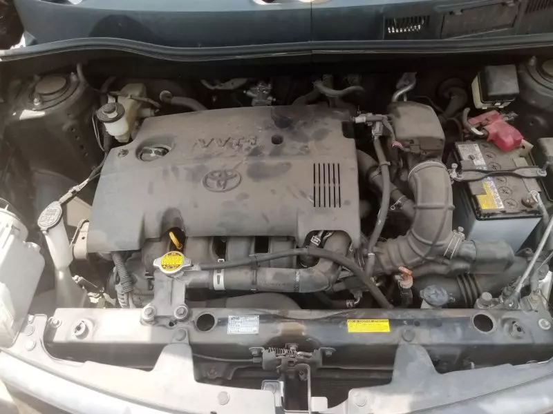 Toyota Sienta   - 2012