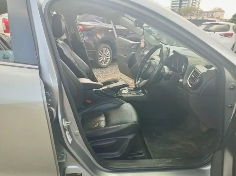 Mazda 3   - 2015