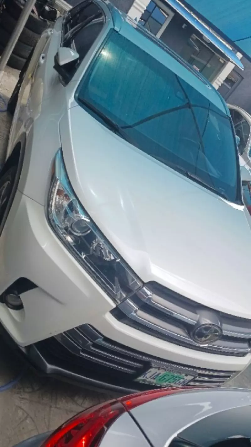 Toyota Highlander   - 2017