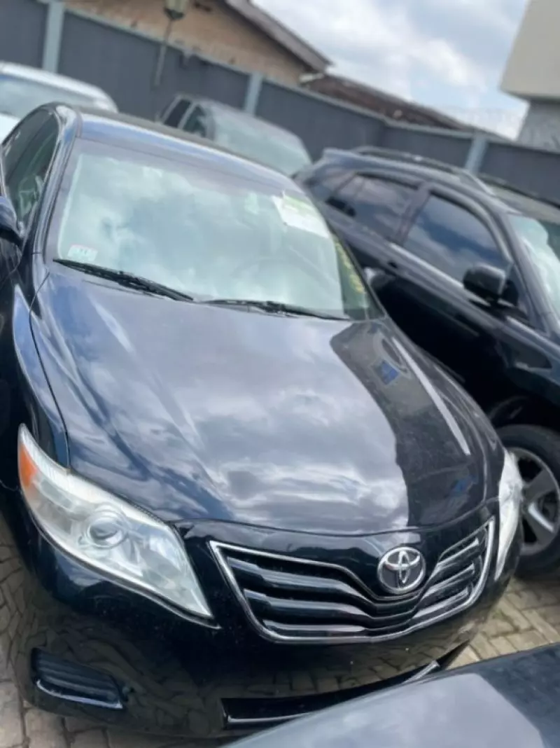 TOYOTA Camry   - 2010