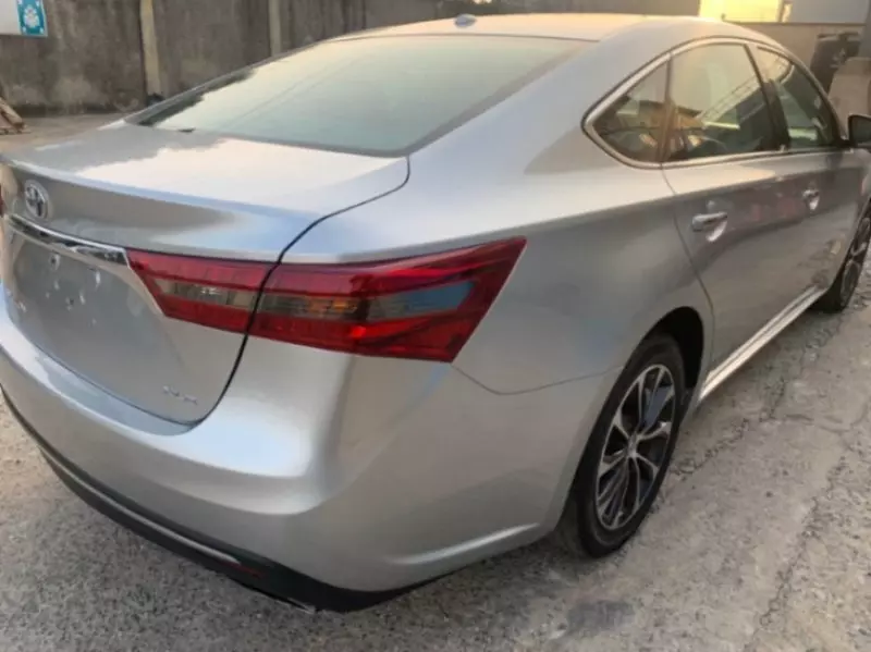 Toyota Avalon   - 2016