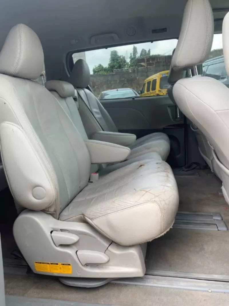 TOYOTA Sienna   - 2012