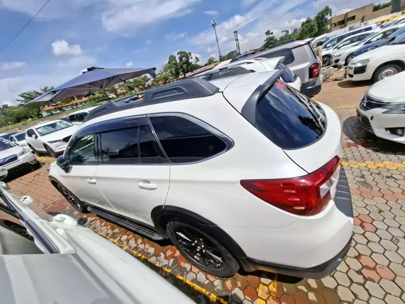 Subaru Outback   - 2018