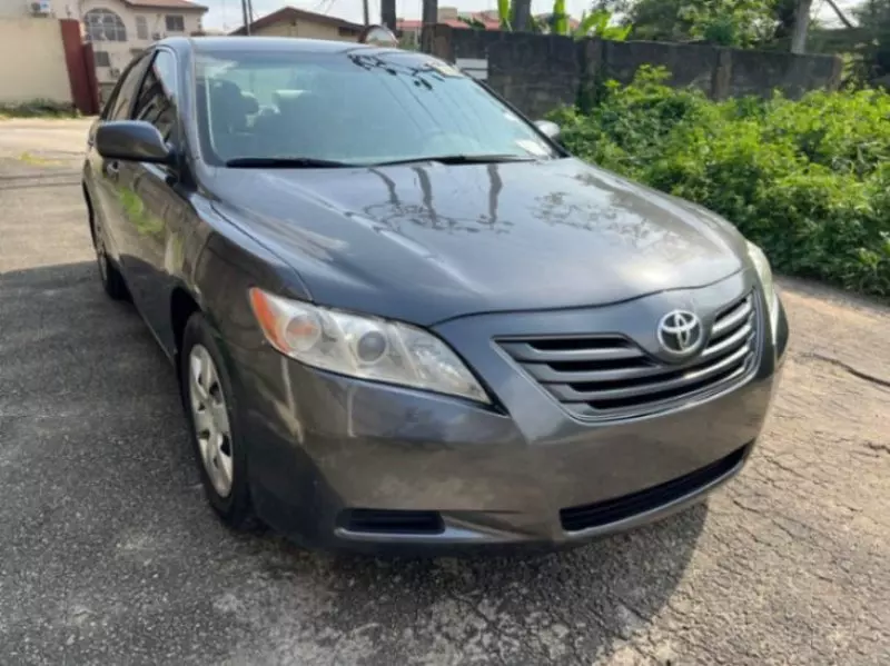 Toyota Camry   - 2009
