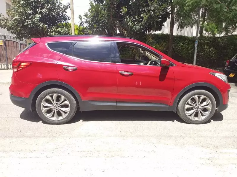 Hyundai Santa Fe   - 2014