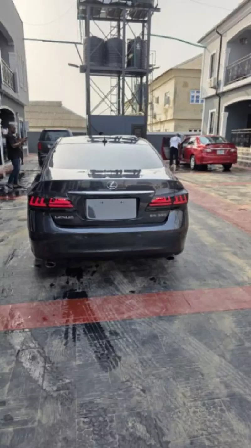 Lexus ES 350   - 2010