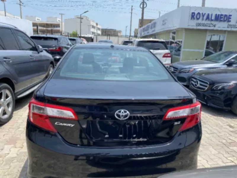 TOYOTA Camry - 2012