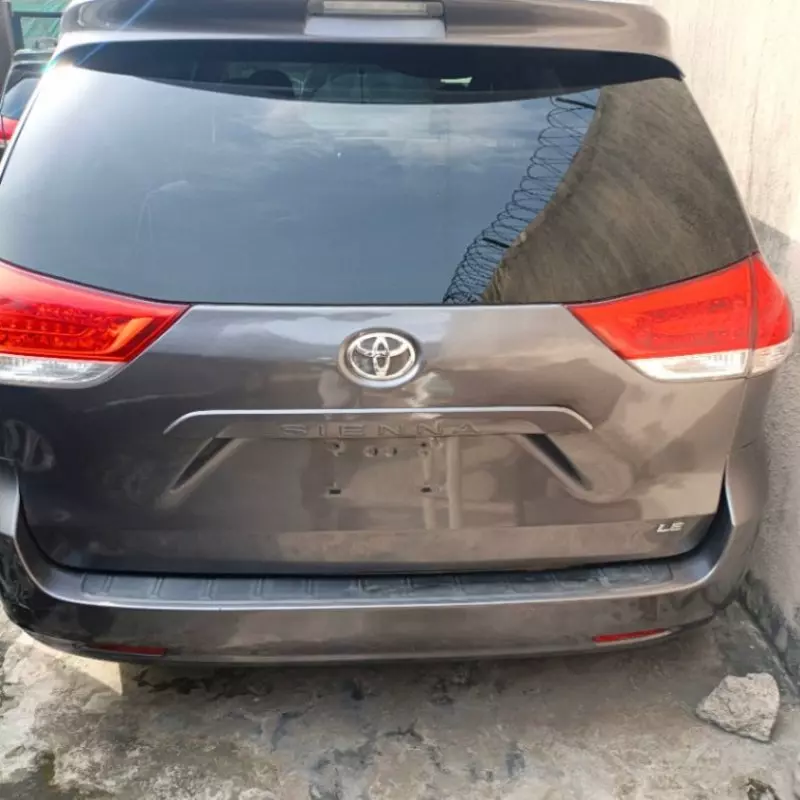 Toyota Sienna   - 2012