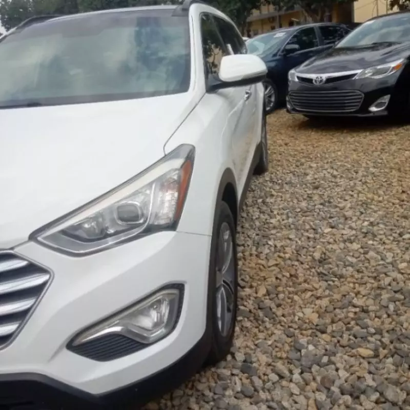 Hyundai Santa Fe   - 2015