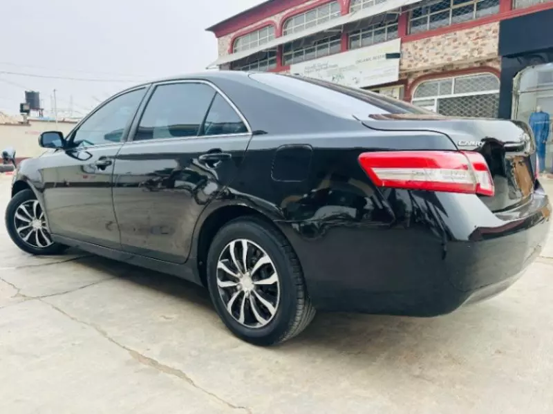 Toyota Camry   - 2010
