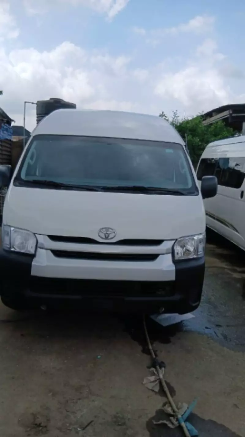 Toyota Hiace   - 2017