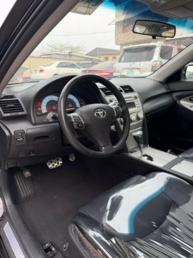 Toyota Camry   - 2011