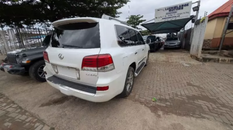 Lexus LX 570   - 2013