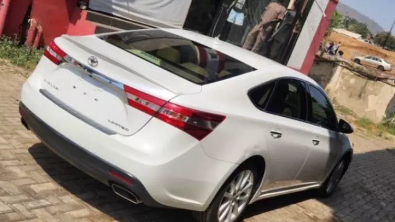 Toyota Avalon   - 2013