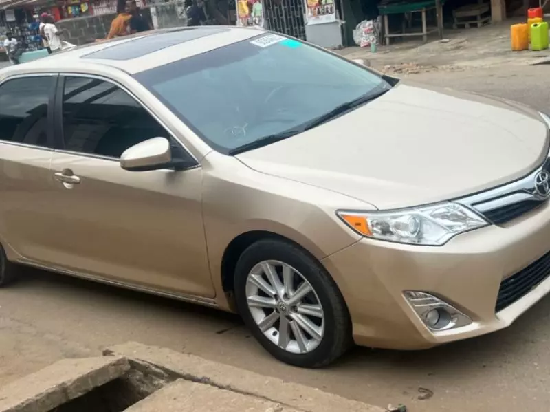 TOYOTA Camry - 2012