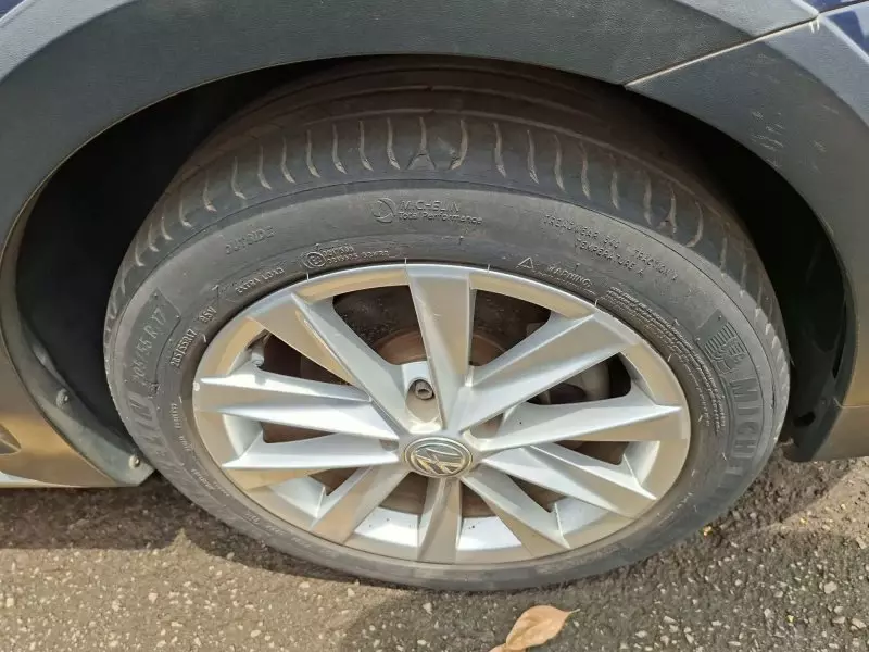 Volkswagen Golf   - 2016