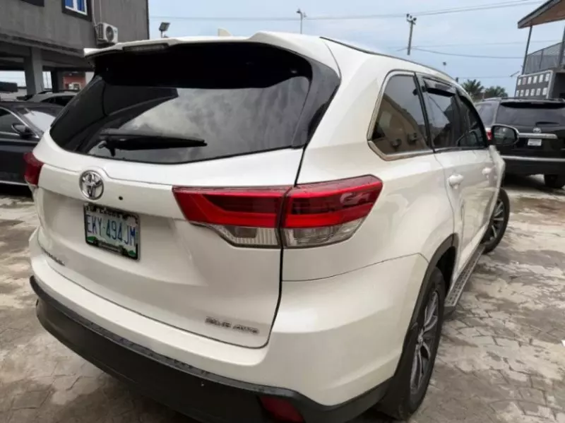 Toyota Highlander   - 2017
