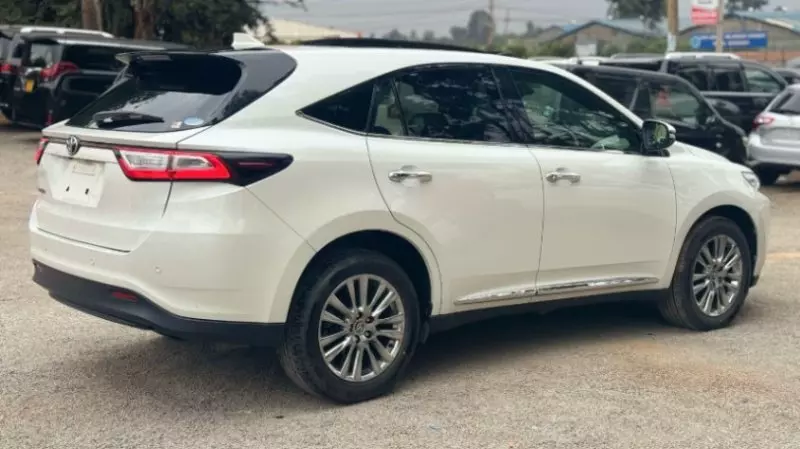Toyota Harrier   - 2018