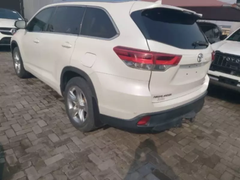 Toyota Highlander   - 2017