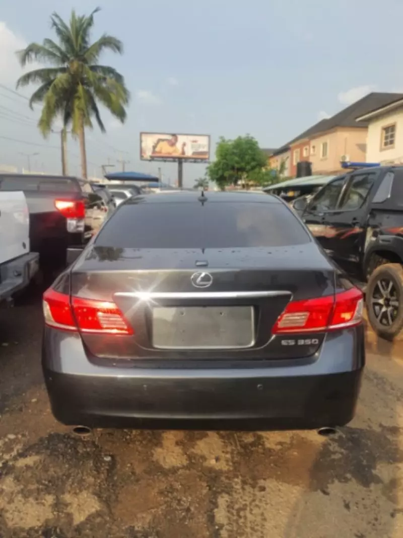Lexus ES   - 2011
