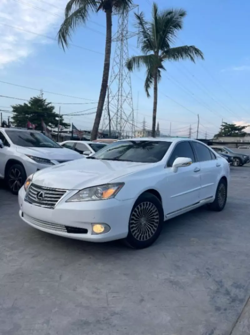 Lexus ES 350   - 2010