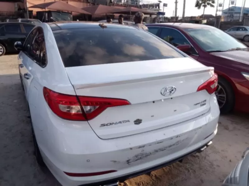Hyundai Sonata   - 2015