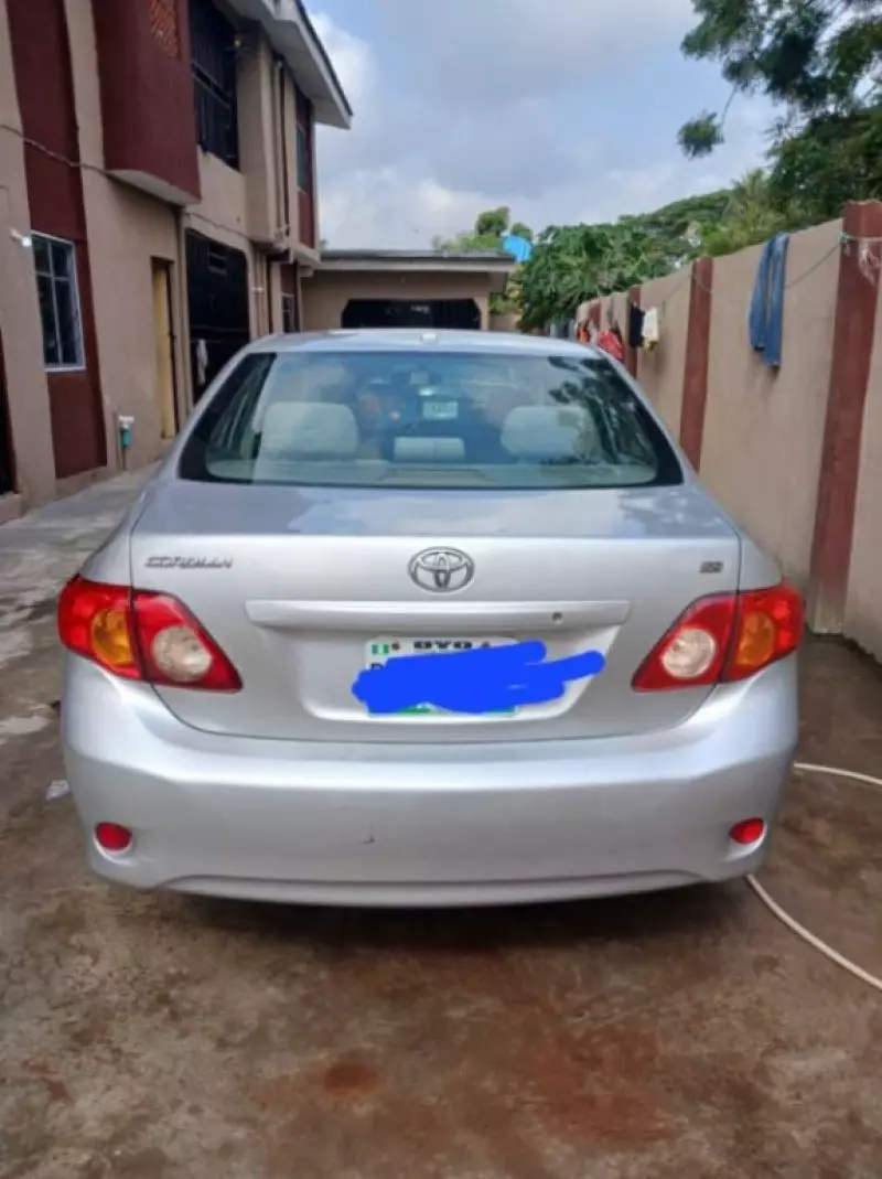 Toyota Corolla   - 2010