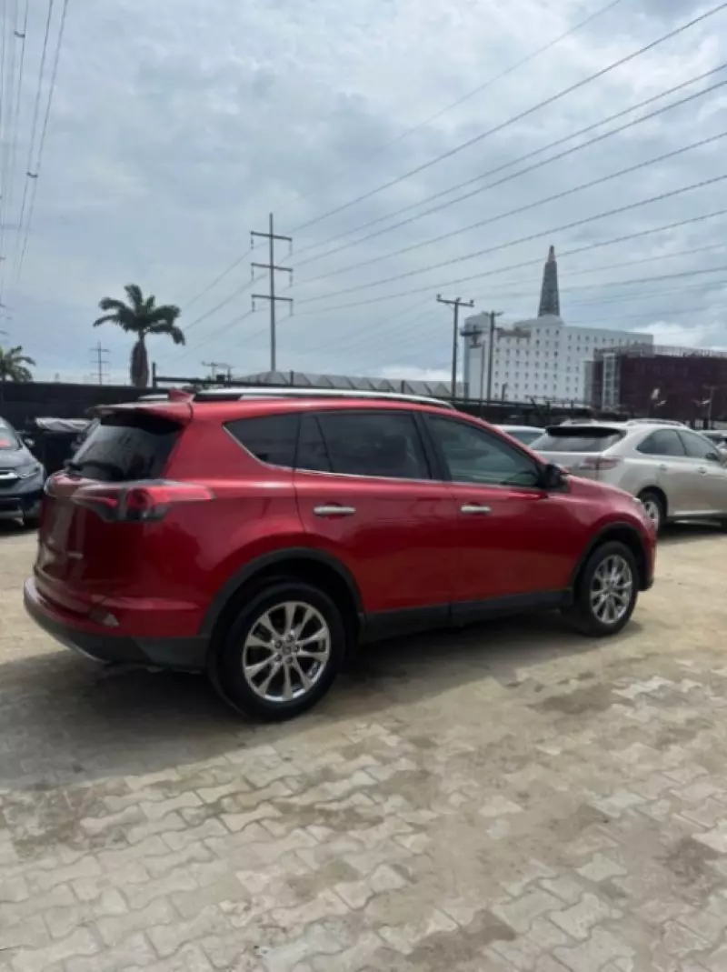 Toyota RAV 4   - 2017