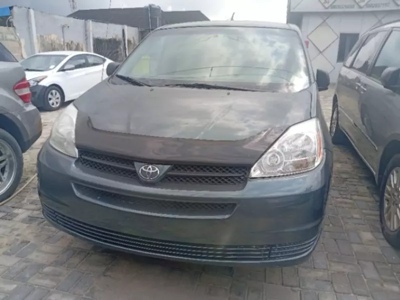 Toyota Sienna   - 2004