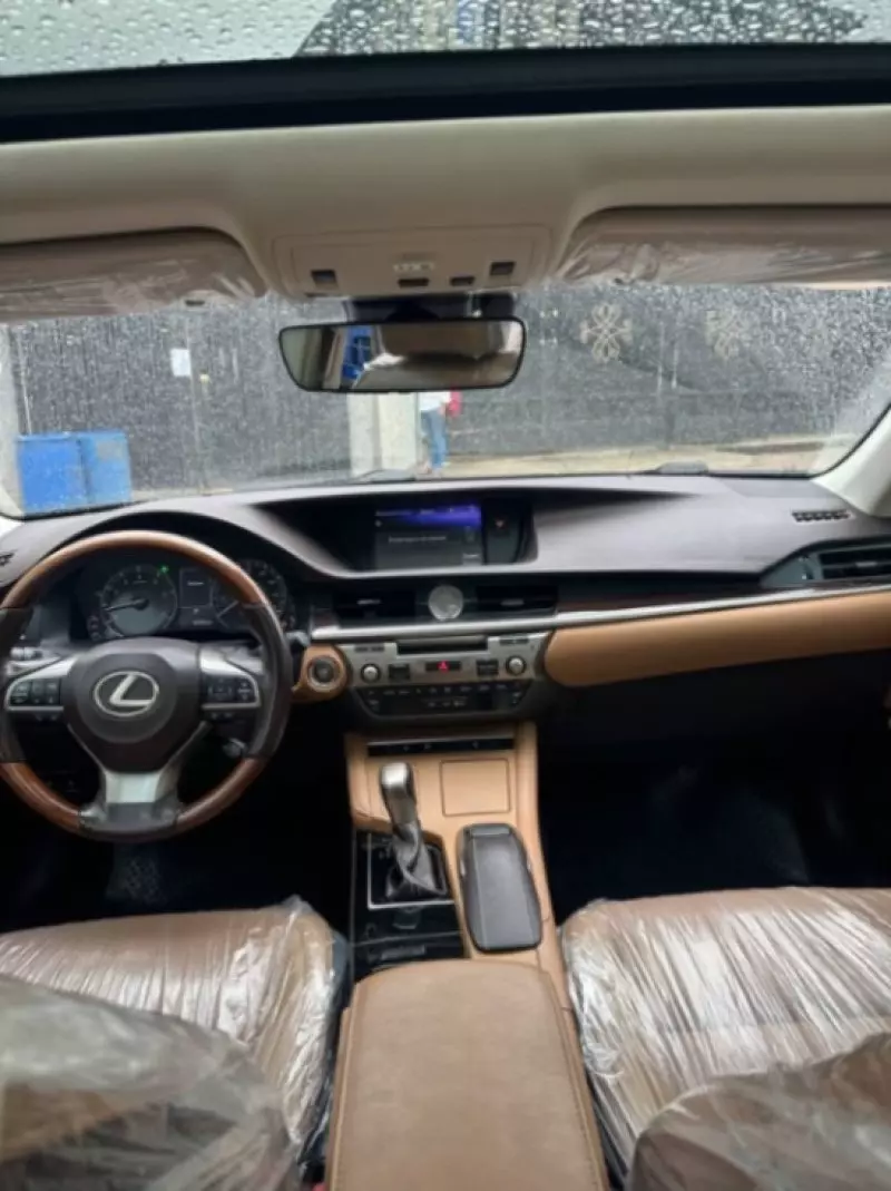 Lexus ES   - 2018
