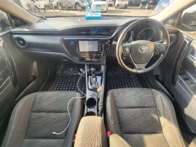 TOYOTA Auris   - 2016