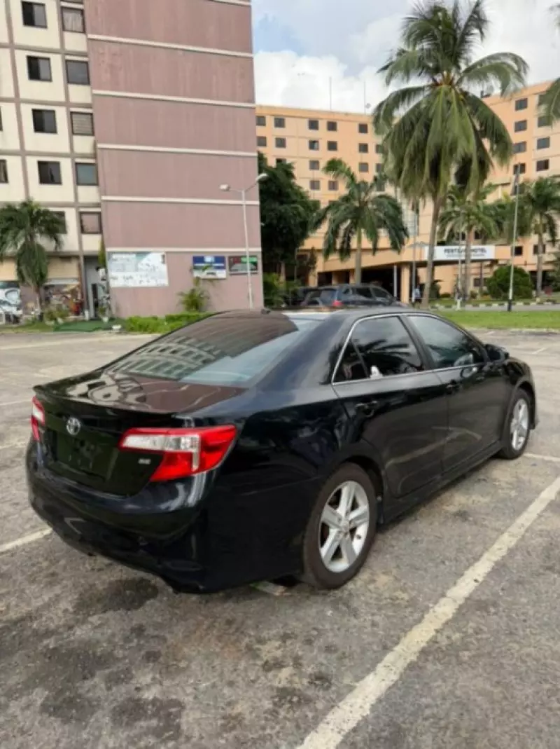 Toyota Camry - 2012