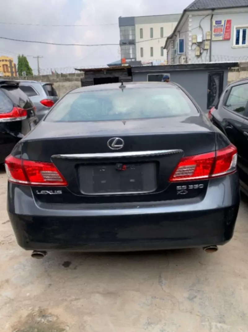 Lexus ES   - 2010